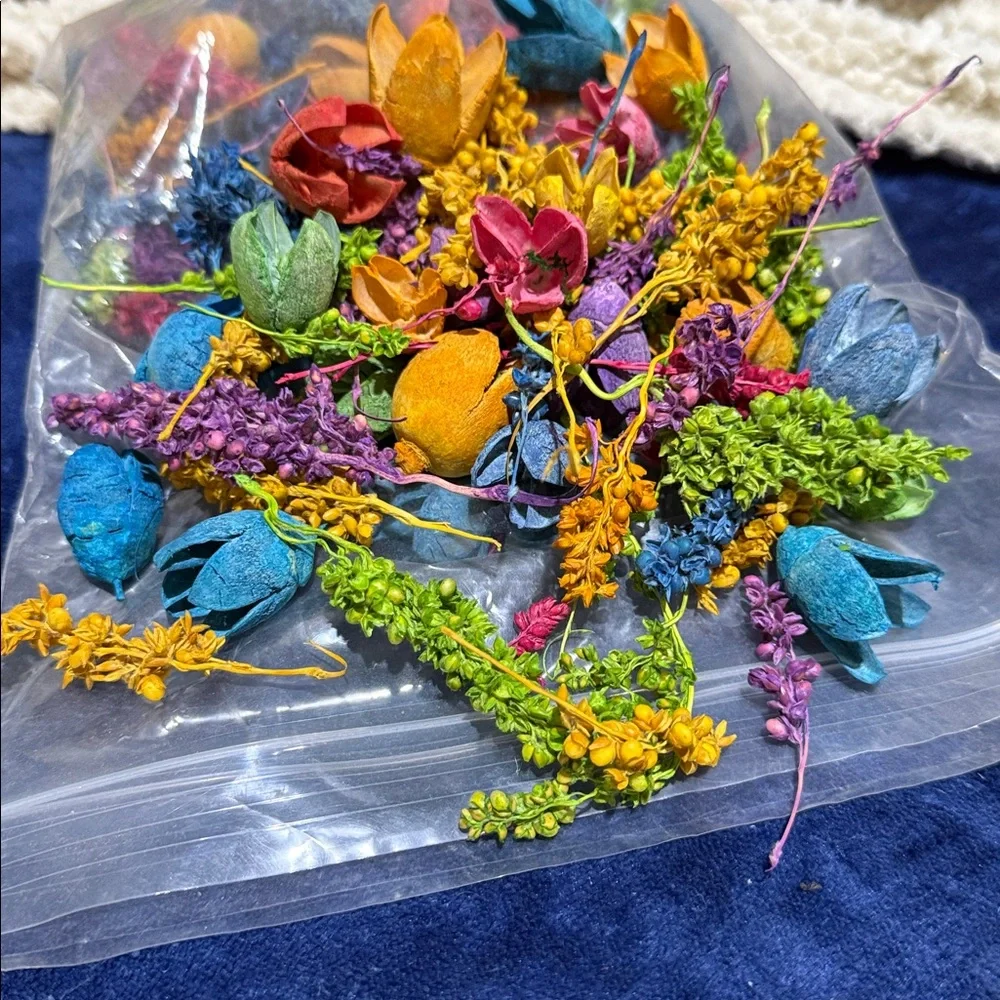 Colorful Dried Flower Mix - Multicolor Decorative Potpourri - Picture 2 of 3